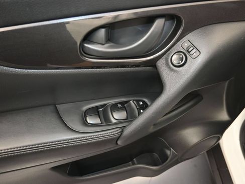 Used 2020 Nissan Rogue S FWD image 11