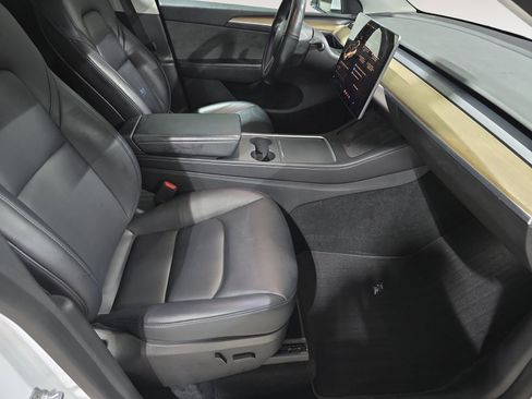 Used 2022 Tesla Model Y Long Range image 15