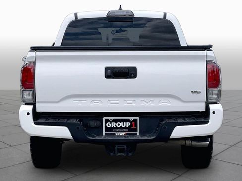 Used 2017 Toyota Tacoma Limited w/ Tow Package RWD image 5