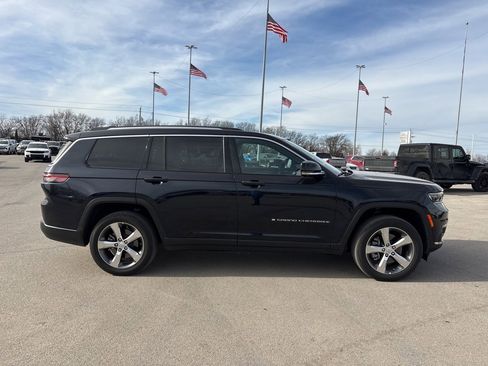 Used 2024 Jeep Grand Cherokee L Limited w/ Luxury Tech Group II image 2