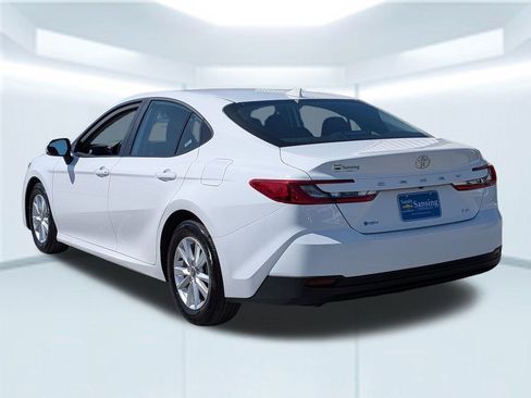 Used 2025 Toyota Camry LE image 4