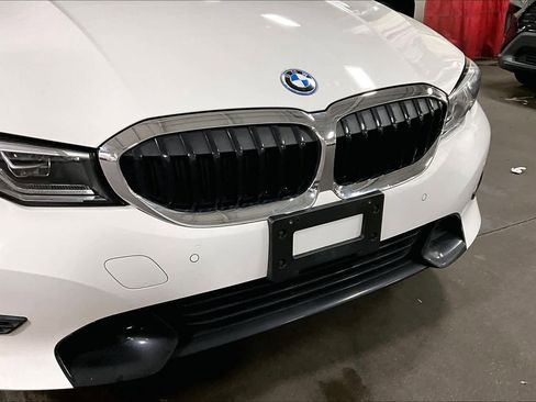 Used 2022 BMW 330e xDrive w/ Premium Package image 29