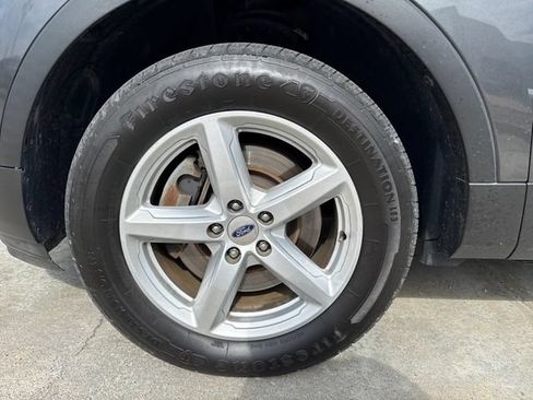 Used 2017 Ford Explorer XLT w/ Equipment Group 202A AWD/4WD image 10