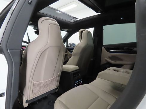 Certified 2025 Porsche Macan 4 Electric AWD/4WD image 44