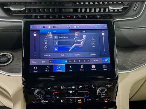 Used 2023 Jeep Grand Cherokee L Limited w/ Luxury Tech Group II image 24