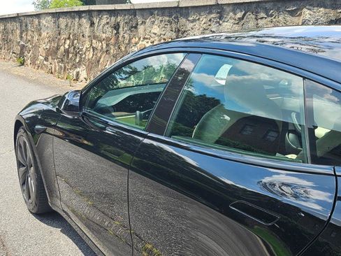 Used 2022 Tesla Model S AWD/4WD image 22