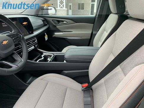 New 2026 Chevrolet Traverse LT w/ Sun and Wheel Package image 17