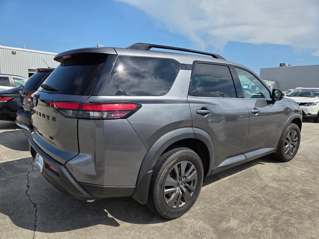Used 2024 Nissan Pathfinder SV w/ Lighting Package (N92) FWD image 5