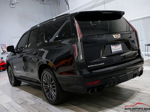 Used 2023 Cadillac Escalade V AWD/4WD image 19