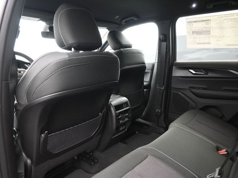 New 2025 Jeep Grand Cherokee Laredo w/ Luxury Tech Group I image 14