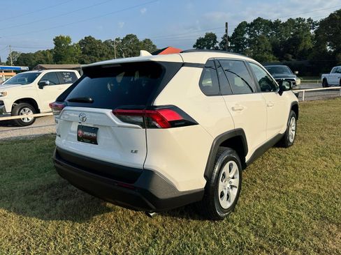 Used 2020 Toyota RAV4 LE FWD image 3