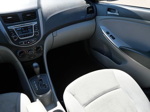 Used 2017 Hyundai Accent SE FWD image 11