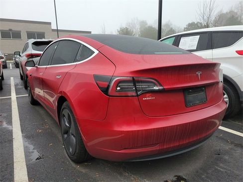 Used 2019 Tesla Model 3 Standard Range image 9