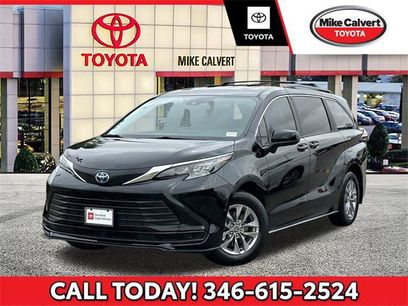 Certified 2025 Toyota Sienna LE