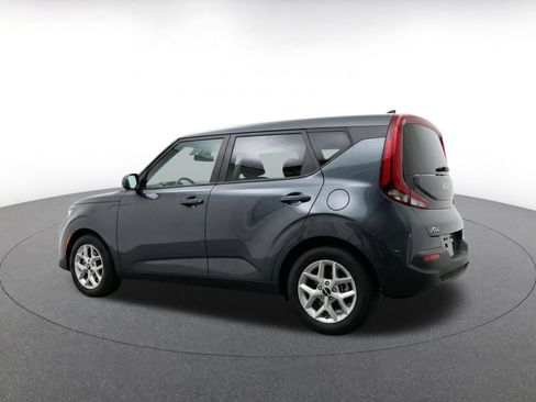 Used 2025 Kia Soul LX w/ LX Technology Package FWD image 7