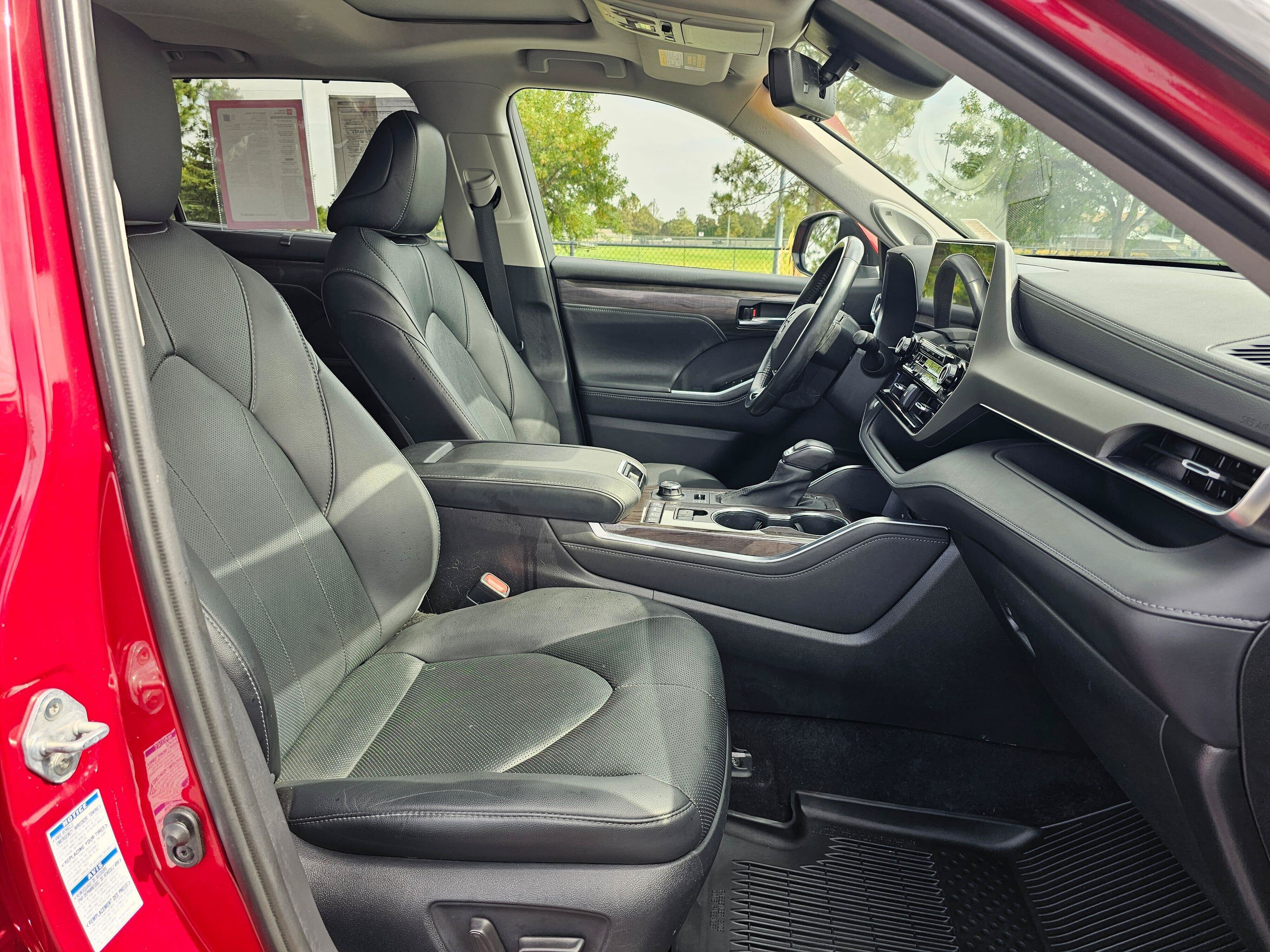 Certified 2021 Toyota Highlander Limited AWD/4WD image 9