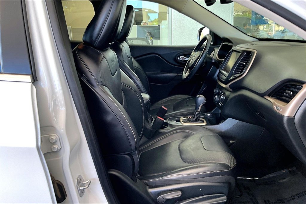 Used 2015 Jeep Cherokee Limited w/ Luxury Group AWD/4WD image 29