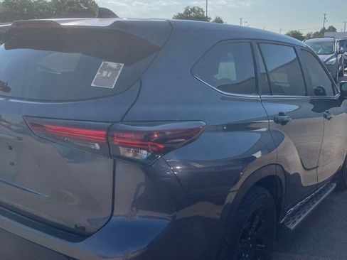 Used 2024 Toyota Highlander LE FWD image 4