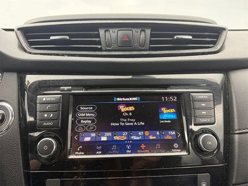 Used 2020 Nissan Rogue SV image 17