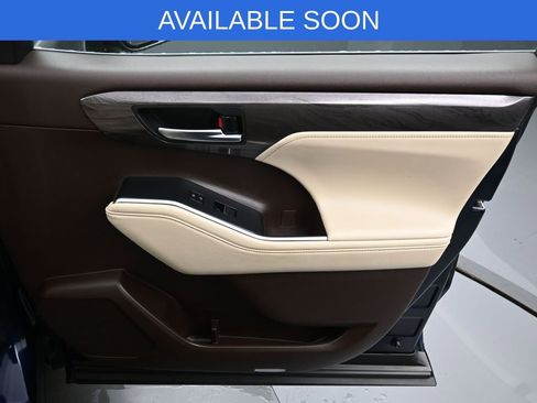 Used 2022 Toyota Highlander Limited AWD/4WD image 39