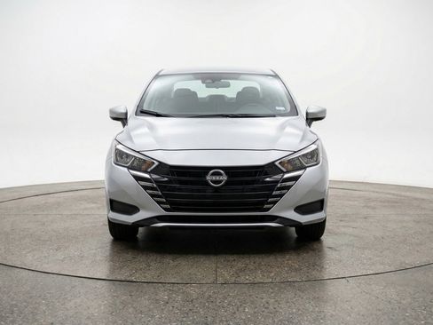 Used 2025 Nissan Versa SV FWD image 2