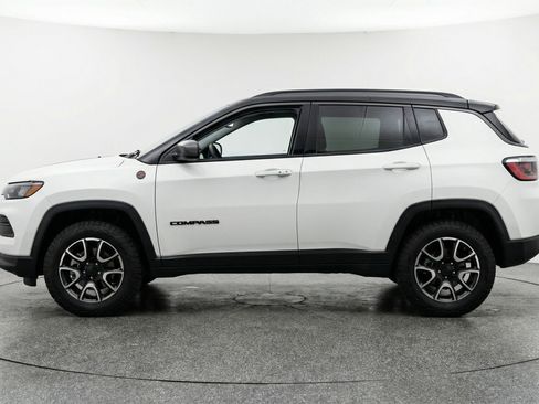 Used 2025 Jeep Compass Trailhawk AWD/4WD image 5
