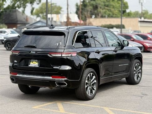 Used 2023 Jeep Grand Cherokee Overland w/ Luxury Tech Group IV AWD/4WD image 7