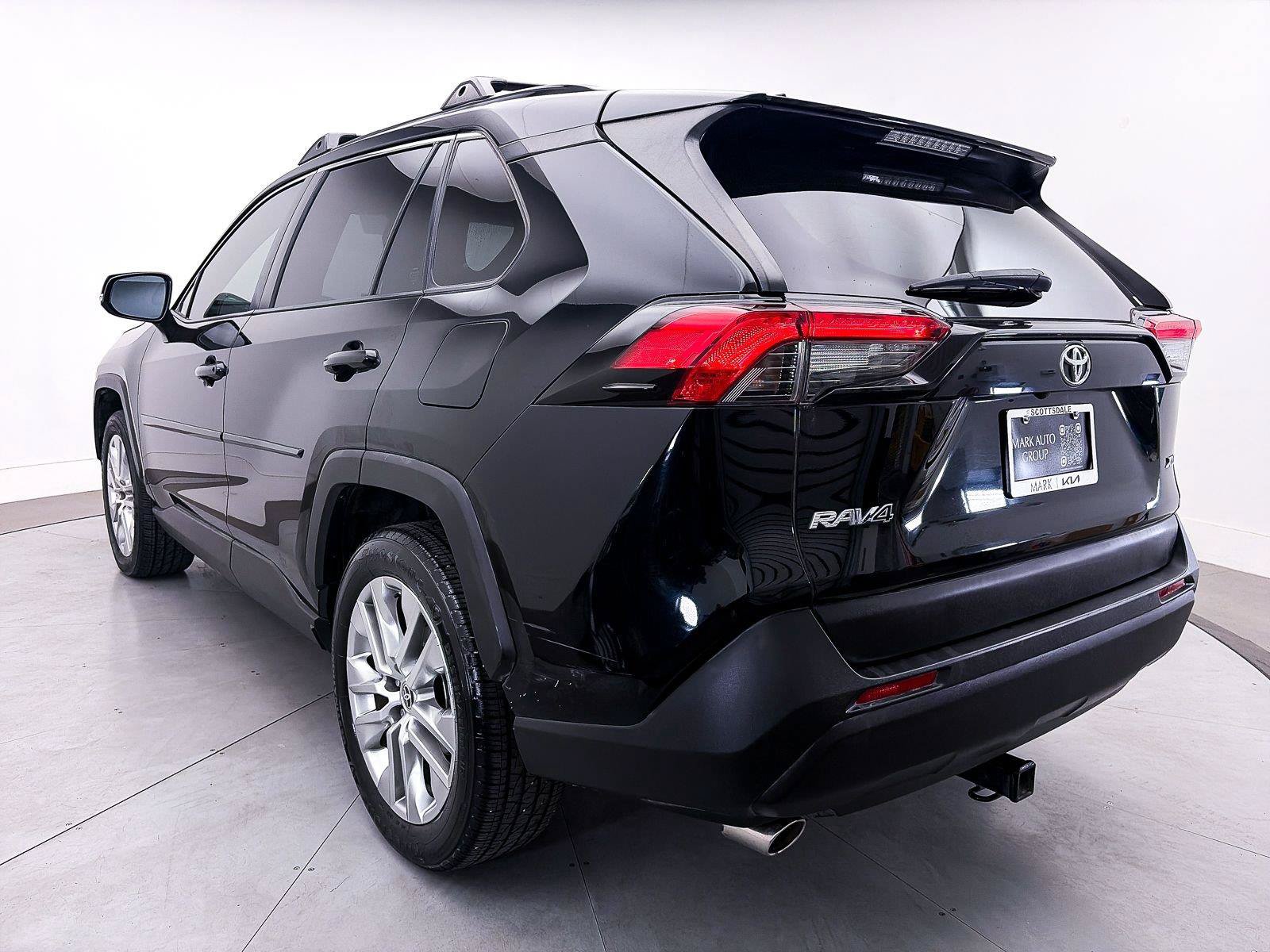 Used 2019 Toyota RAV4 XLE Premium w/ Carpet Mat Package FWD image 12