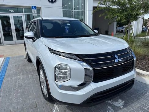 Used 2024 Mitsubishi Outlander ES FWD image 1