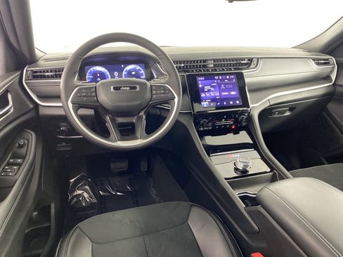 Used 2024 Jeep Grand Cherokee L Altitude AWD/4WD image 19