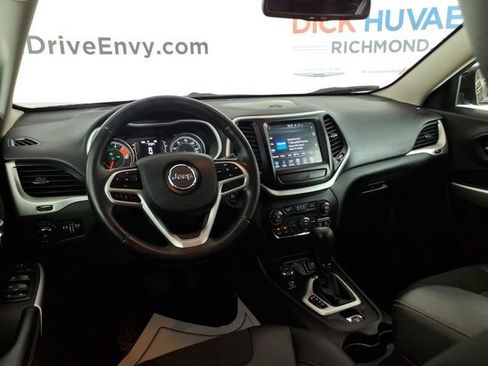Used 2018 Jeep Cherokee Latitude Plus w/ Cold Weather Group AWD/4WD image 10