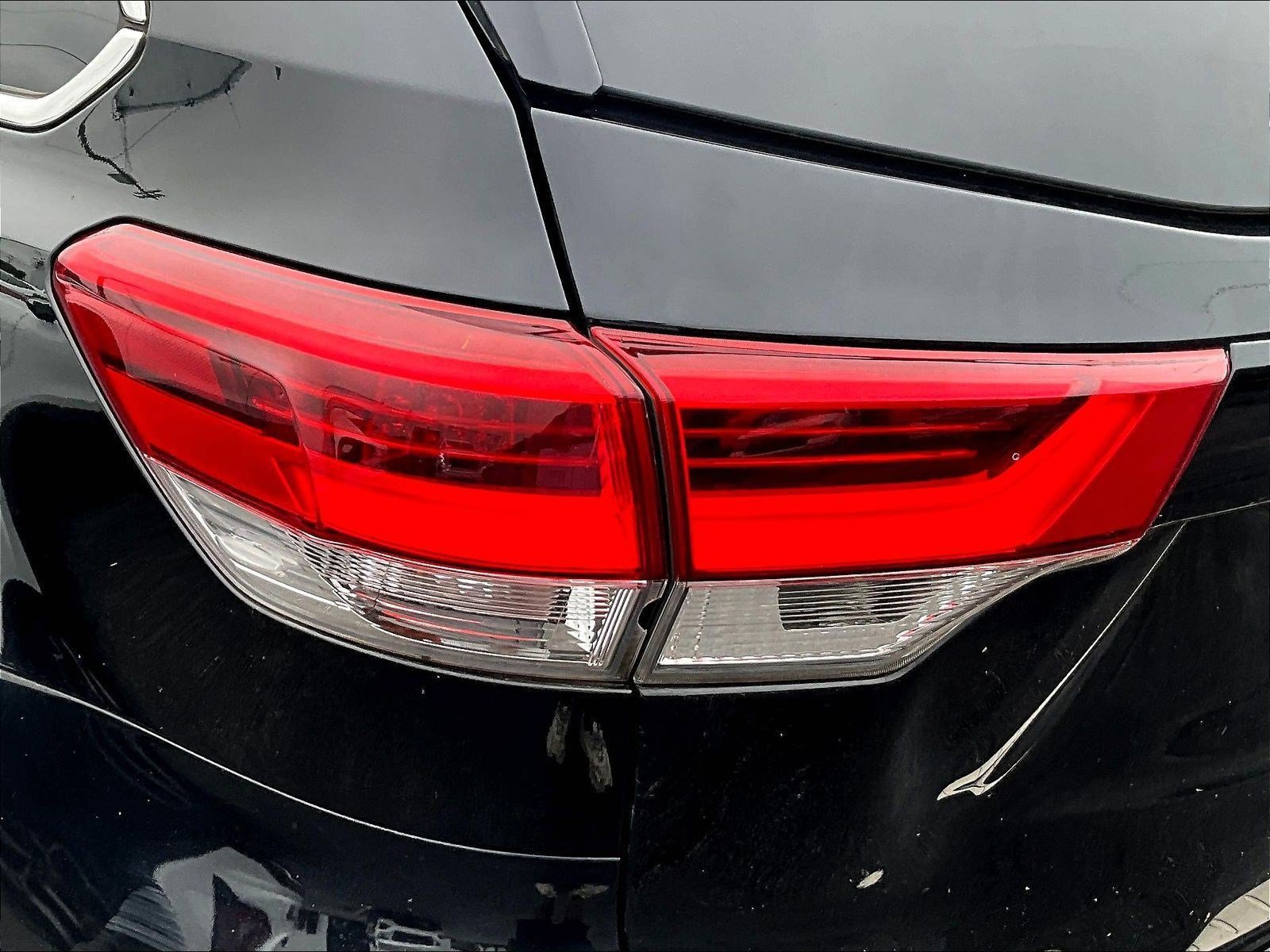Used 2018 Toyota Highlander XLE AWD/4WD image 23