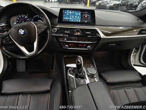Used 2018 BMW 530e iPerformance image 16