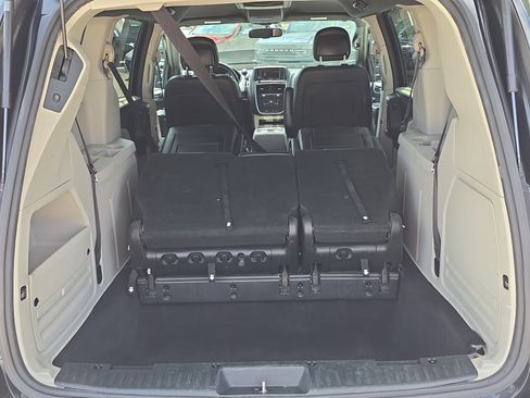 Used 2017 Dodge Grand Caravan SXT w/ Driver Convenience Group FWD image 10