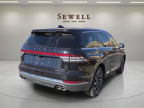 New 2026 Lincoln Aviator 2WD image 4
