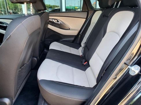 Used 2018 Hyundai Elantra GT FWD image 15