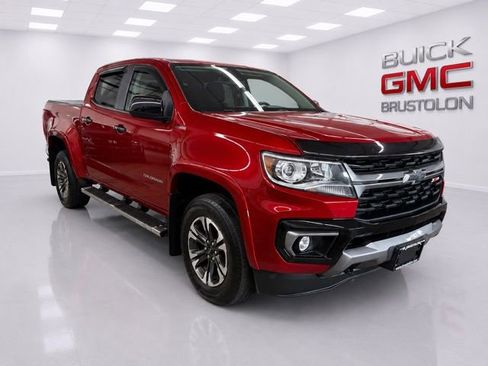 Used 2021 Chevrolet Colorado Z71 w/ Safety Package AWD/4WD image 3