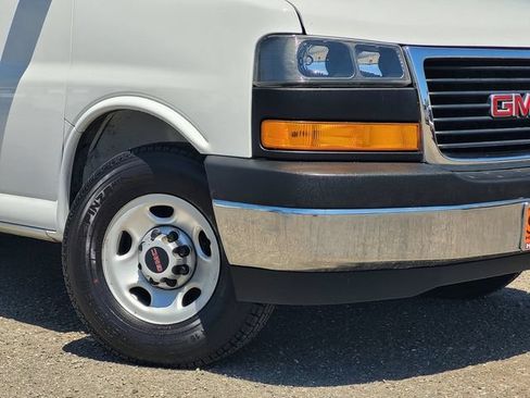 Used 2020 GMC Savana 2500 w/ Driver Convenience Package RWD image 9
