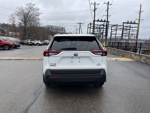 Certified 2022 Toyota RAV4 LE image 4