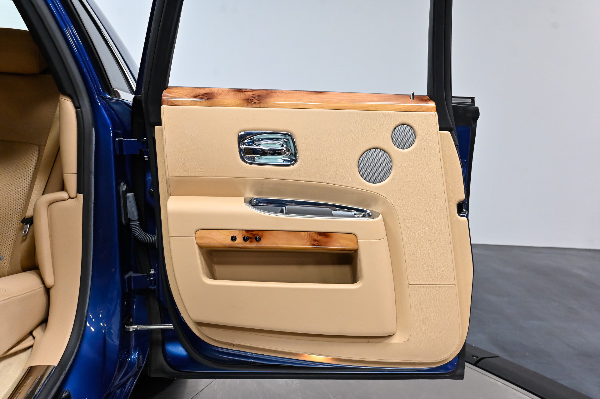Used 2012 Rolls-Royce Ghost RWD image 43