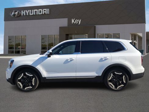 Used 2023 Kia Telluride EX w/ EX Captain's Chair Package AWD/4WD image 6