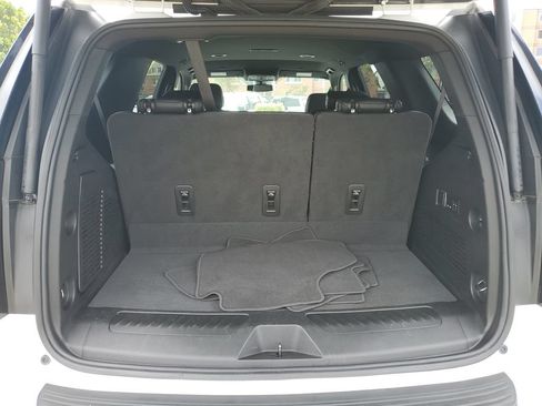 Used 2022 Chevrolet Tahoe LT w/ Luxury Package RWD image 9