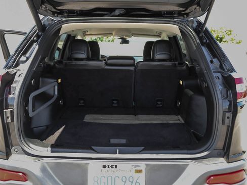 Used 2018 Jeep Cherokee Limited FWD image 25