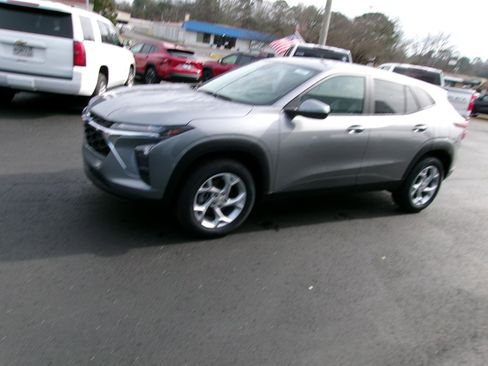 New 2026 Chevrolet Trax LS w/ LS Convenience Package image 7