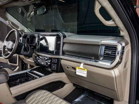 Used 2026 Ford F450 Platinum w/ Platinum Plus Package image 18