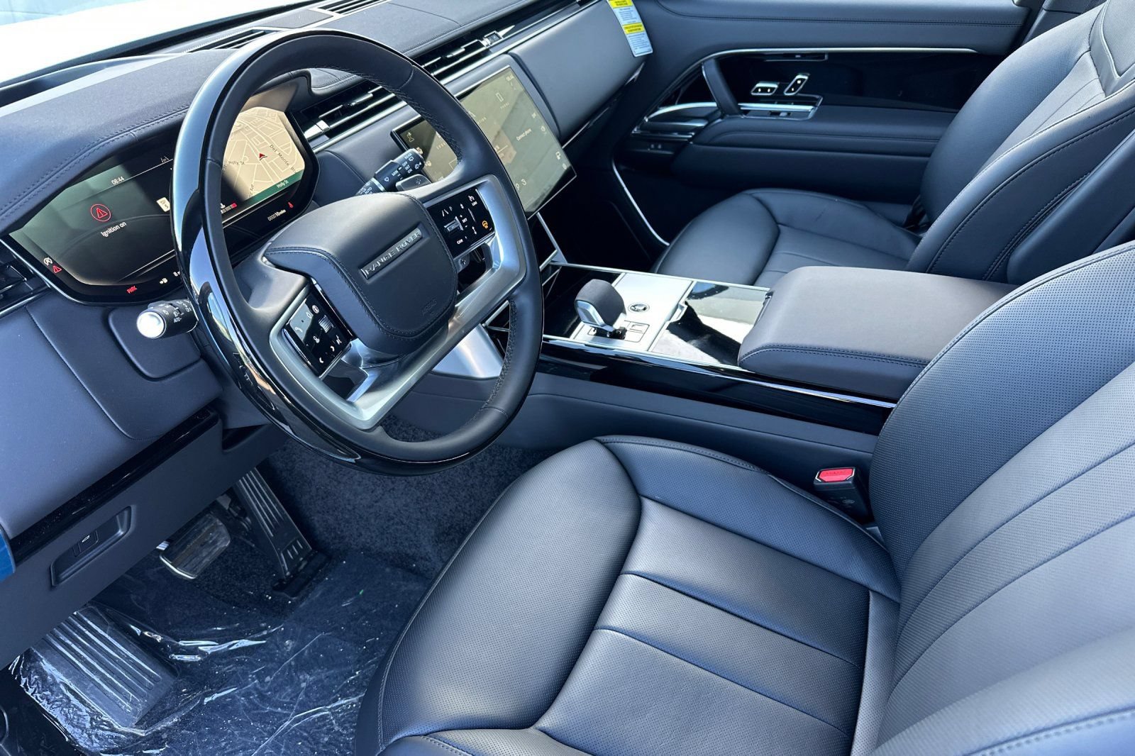 New 2026 Land Rover Range Rover Long Wheelbase SE AWD/4WD image 10