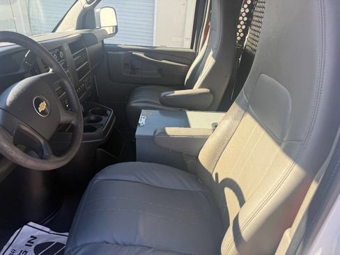 Used 2015 Chevrolet Express 2500 image 13