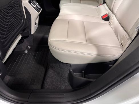 Used 2019 Volvo XC40 T5 Momentum image 21