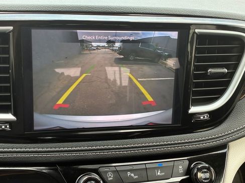 Used 2024 Chrysler Pacifica Limited w/ Uconnect Theater Family Group image 9