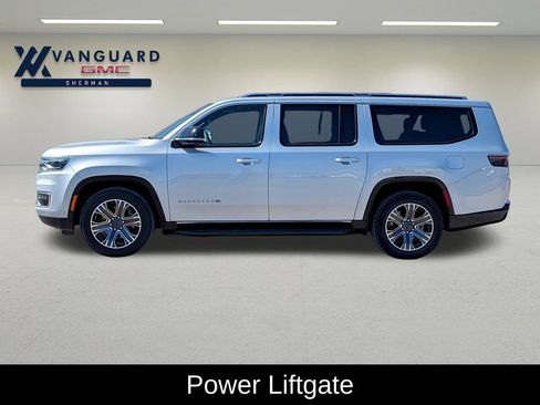 Used 2024 Jeep Wagoneer L Series II RWD image 4